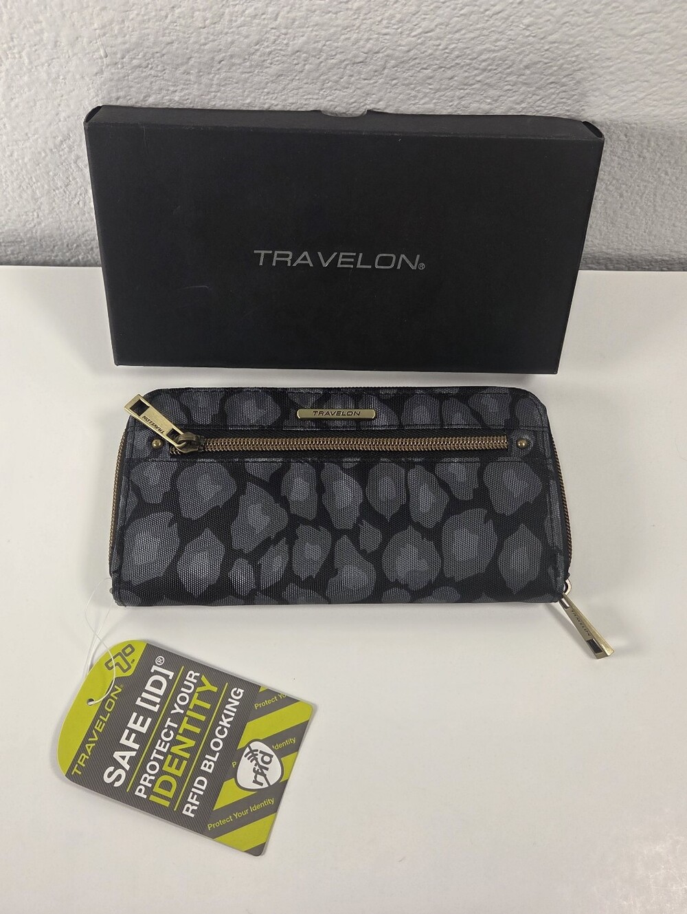 Travelon Black and Gray Leopard Print RFID Zip Wallet NWT